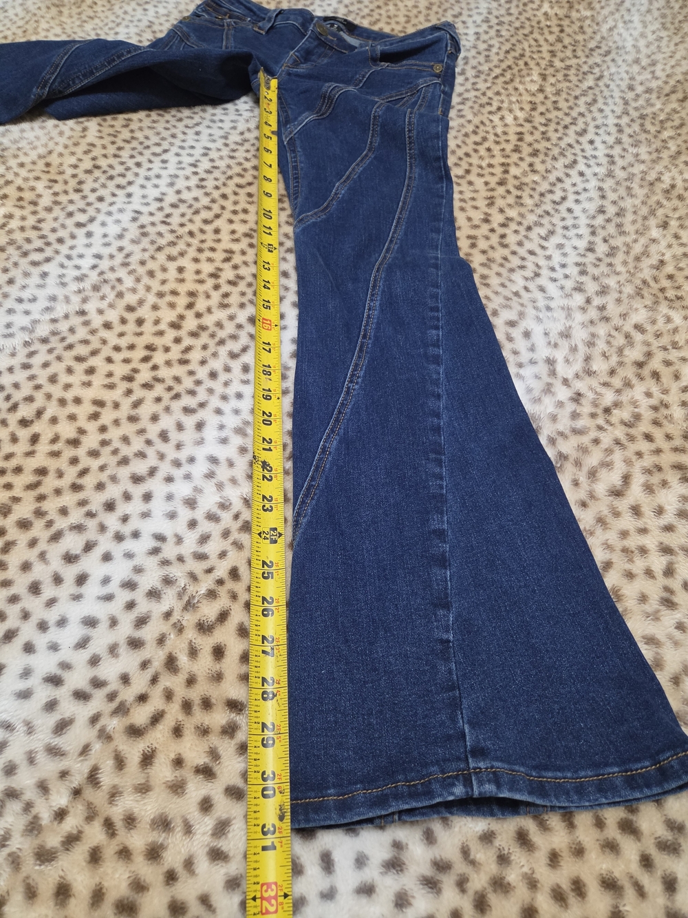 True Religion Dark Blue Flare Jeans with Contrast Stitching 25x31 - Picture 6 of 9